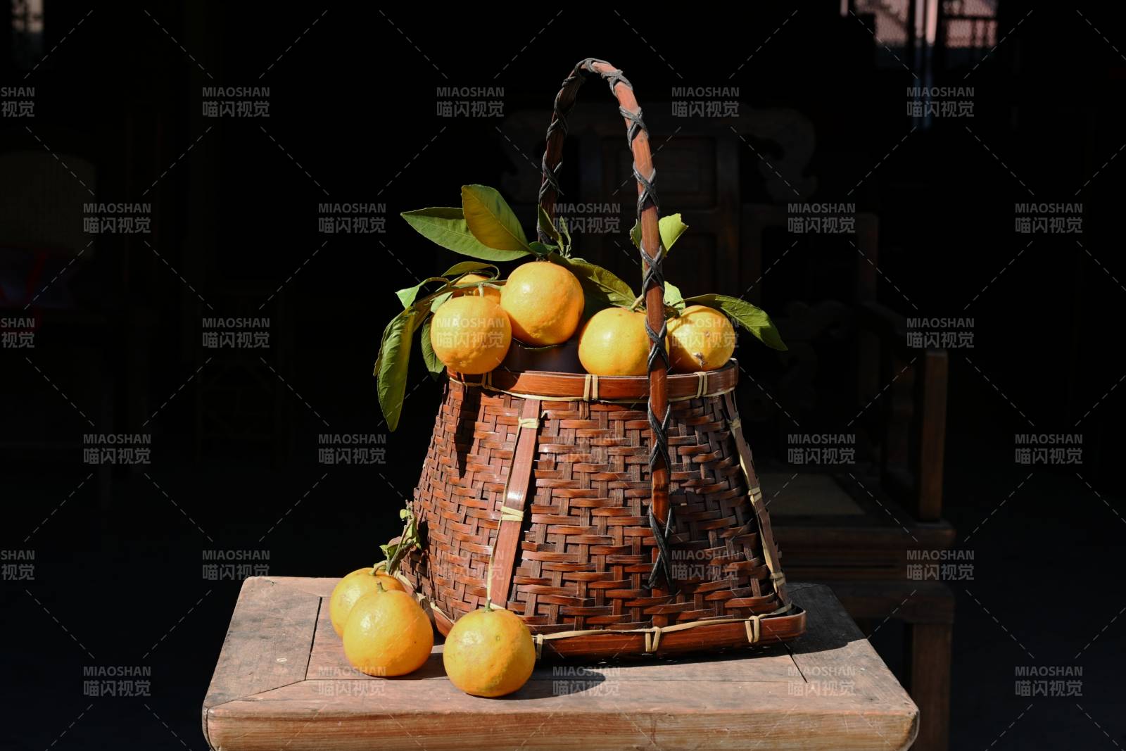 桔子篮子静物图图片