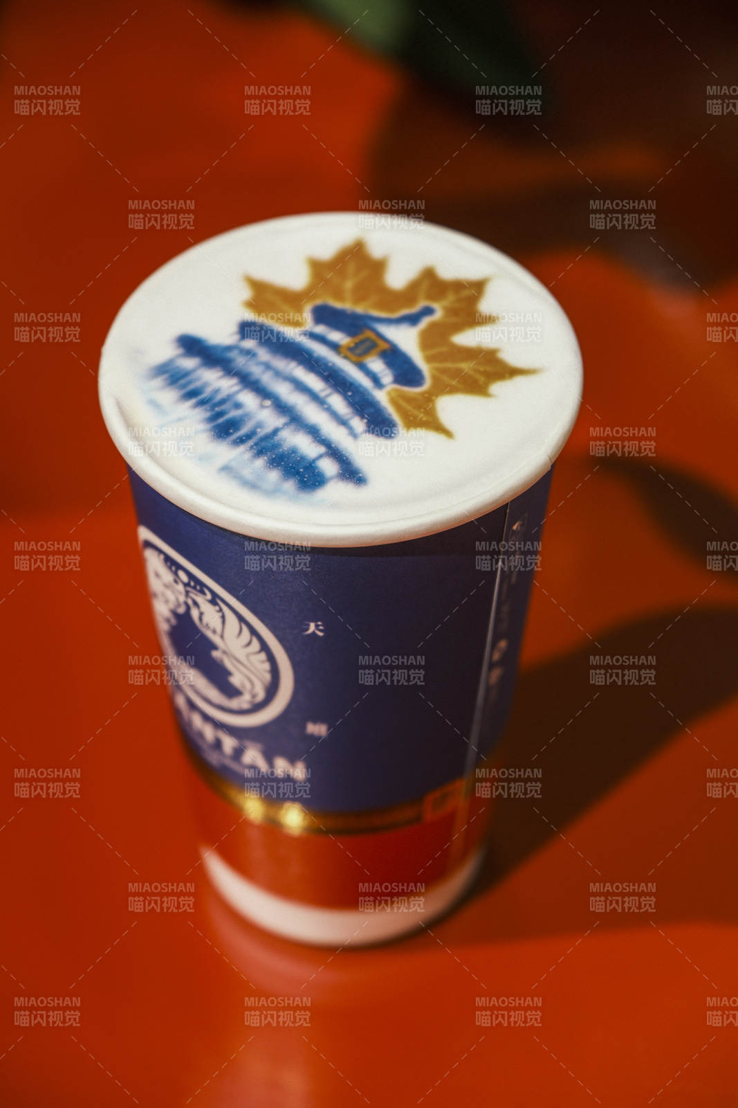 枫叶拉花咖啡杯图片