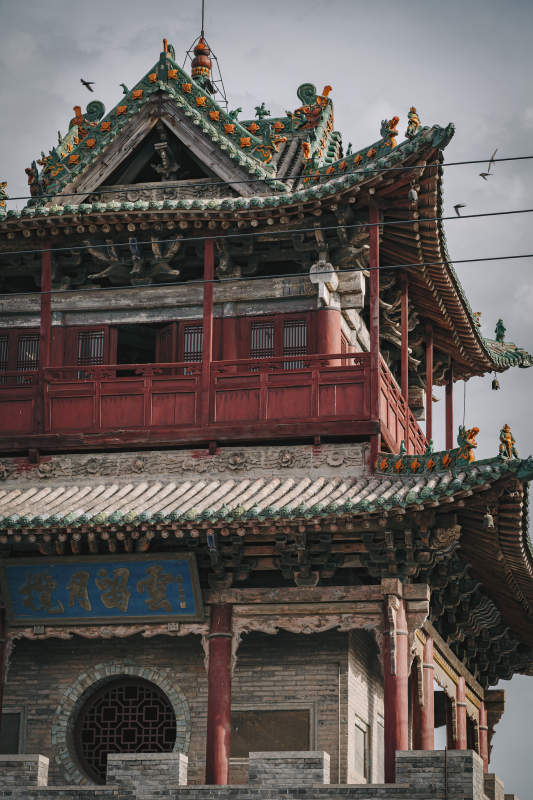 古塔云月留影图片