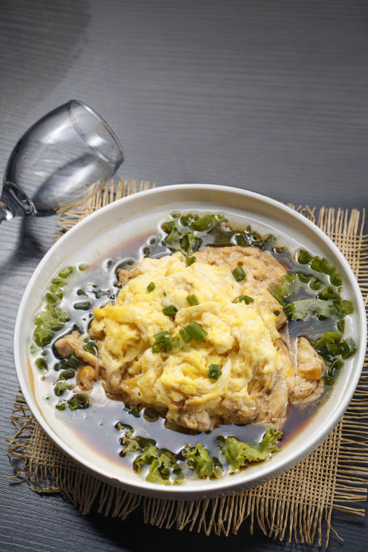 日式浇汁蛋包饭图片