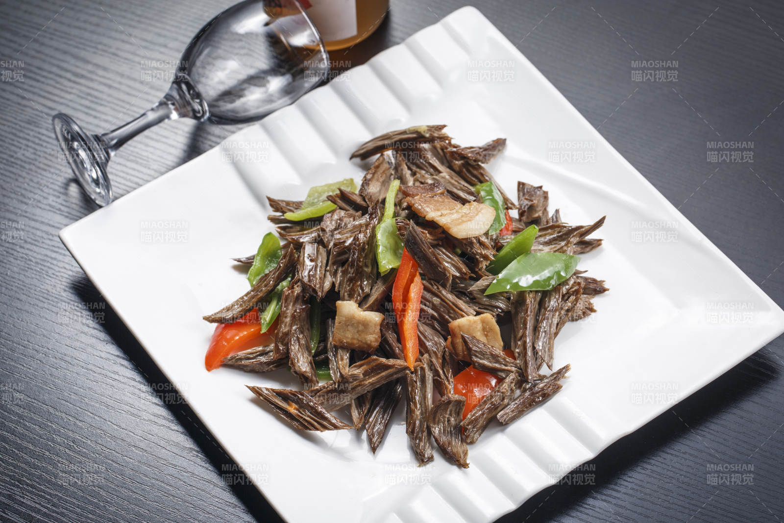 彩椒五花肉炒松蘑图片