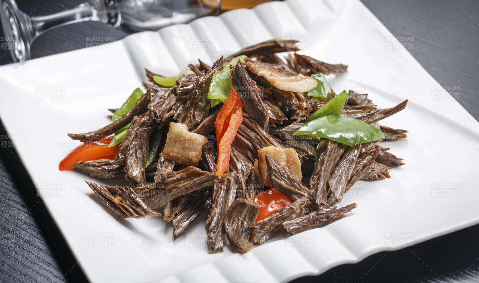 彩椒五花肉炒松蘑图片