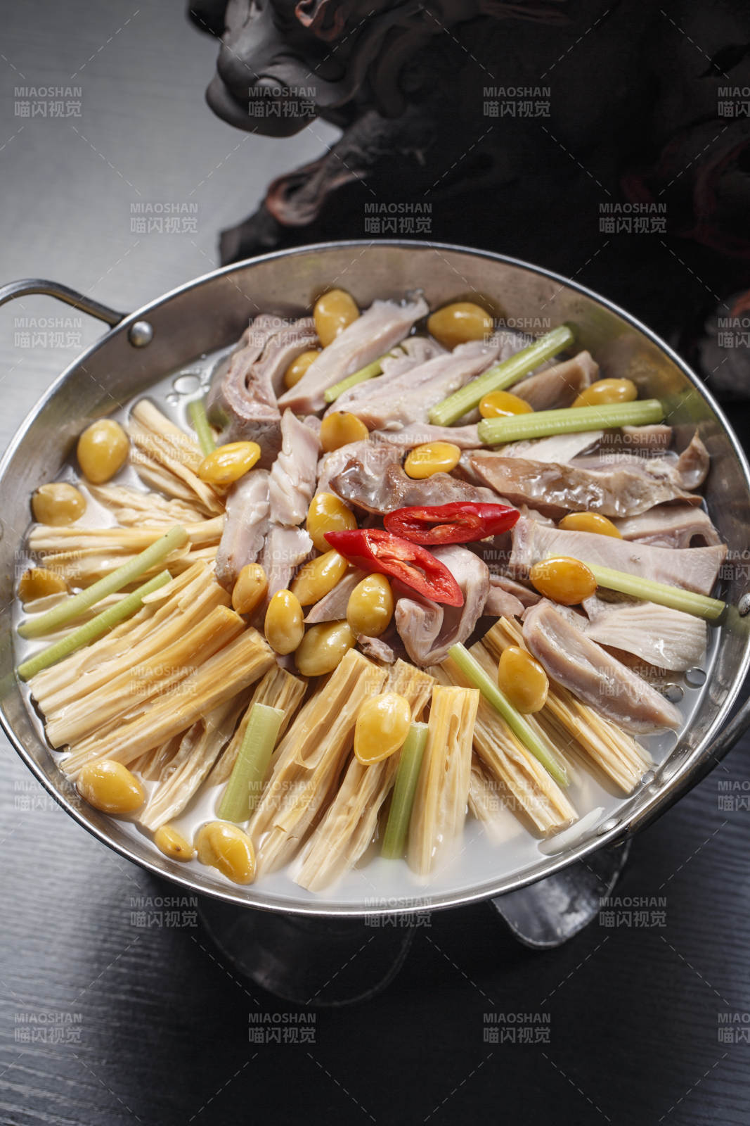 锅仔猪肚腐竹炖银杏图片