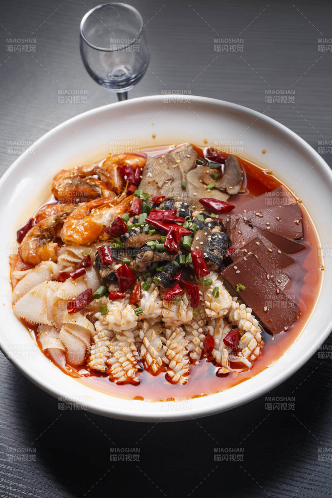 什锦海鲜毛血旺图片