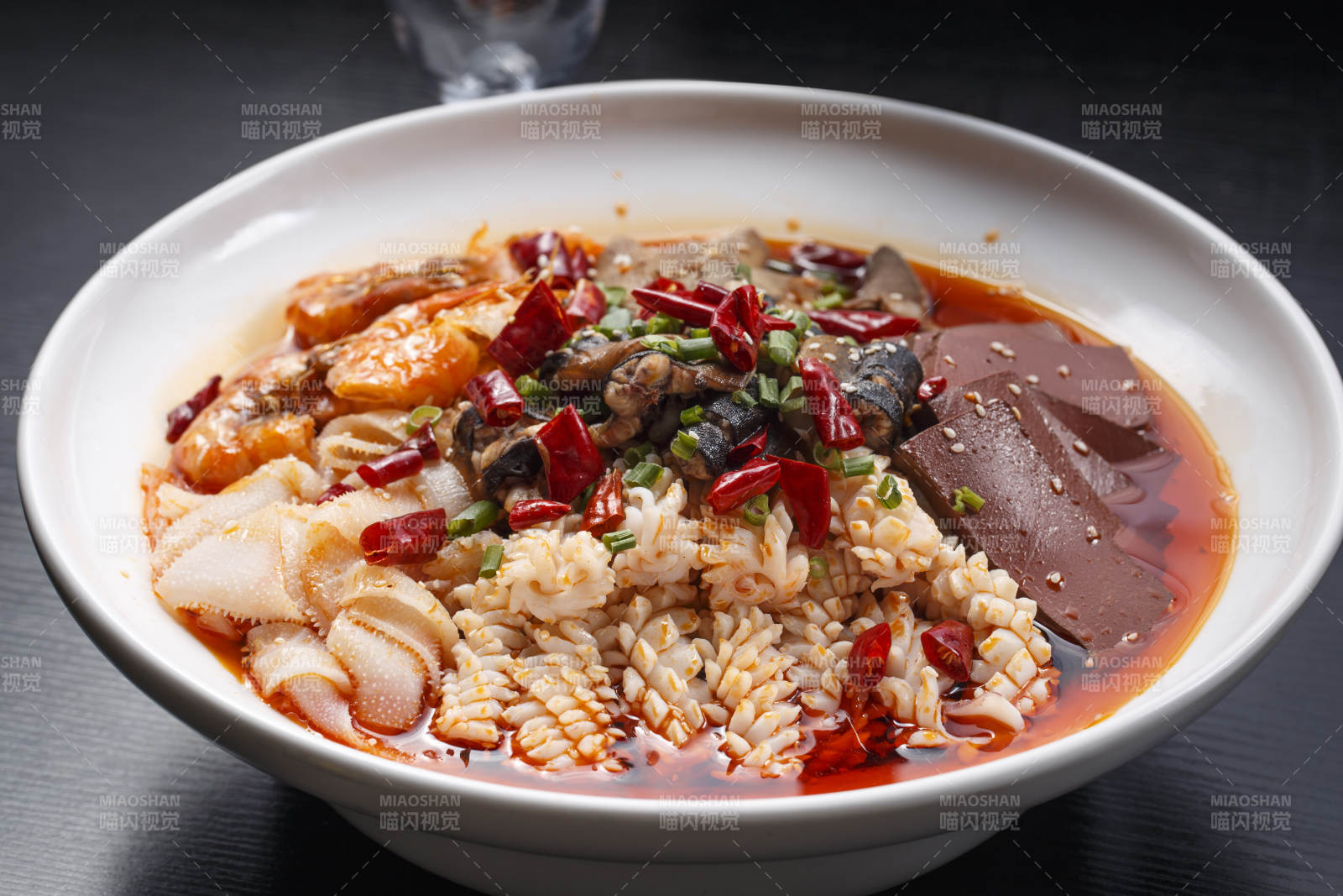 什锦海鲜毛血旺图片