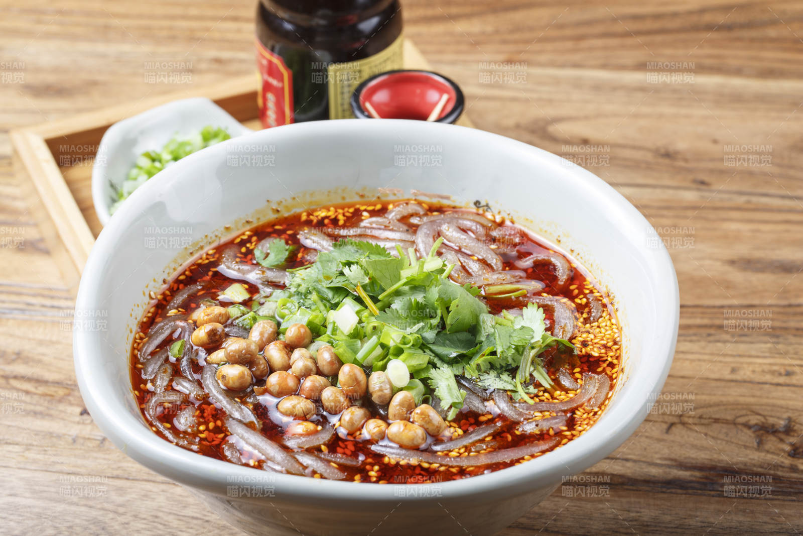 川香红油酸辣粉图片