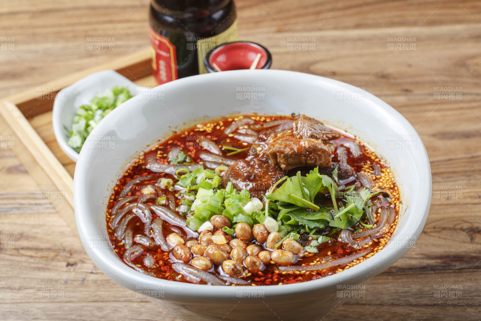 川香红油酸辣粉图片
