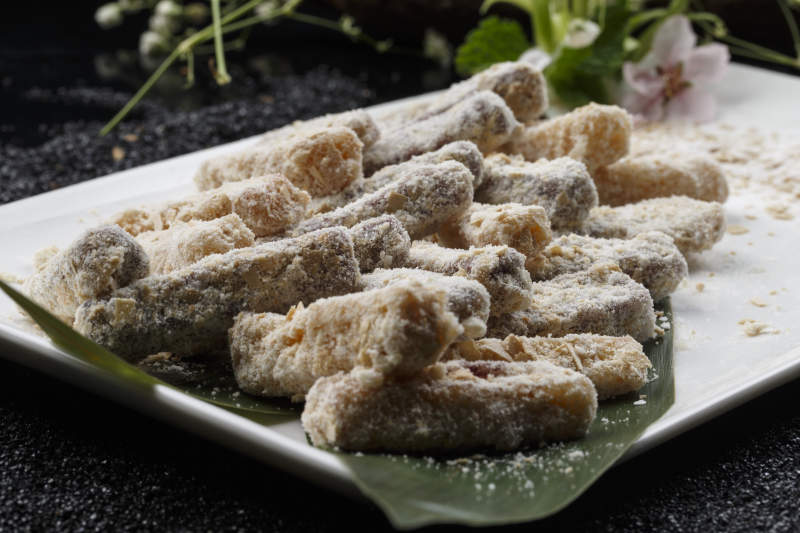 长方形白瓷盘装的火爆腰花图片