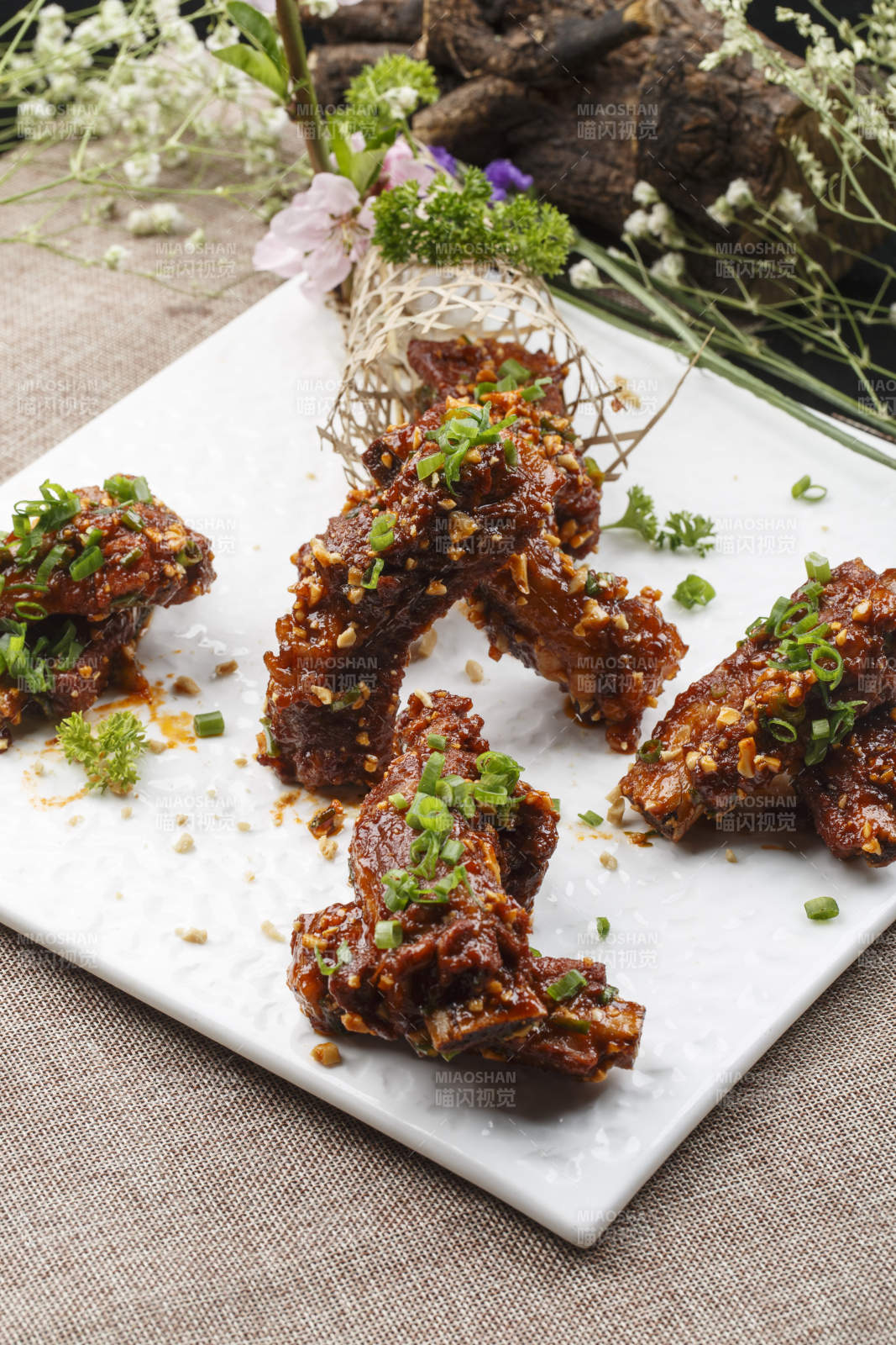 笼屉里摆放的精品肉夹馍图片