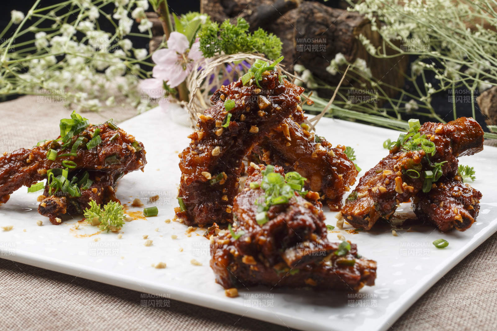 笼屉里摆放的精品肉夹馍图片