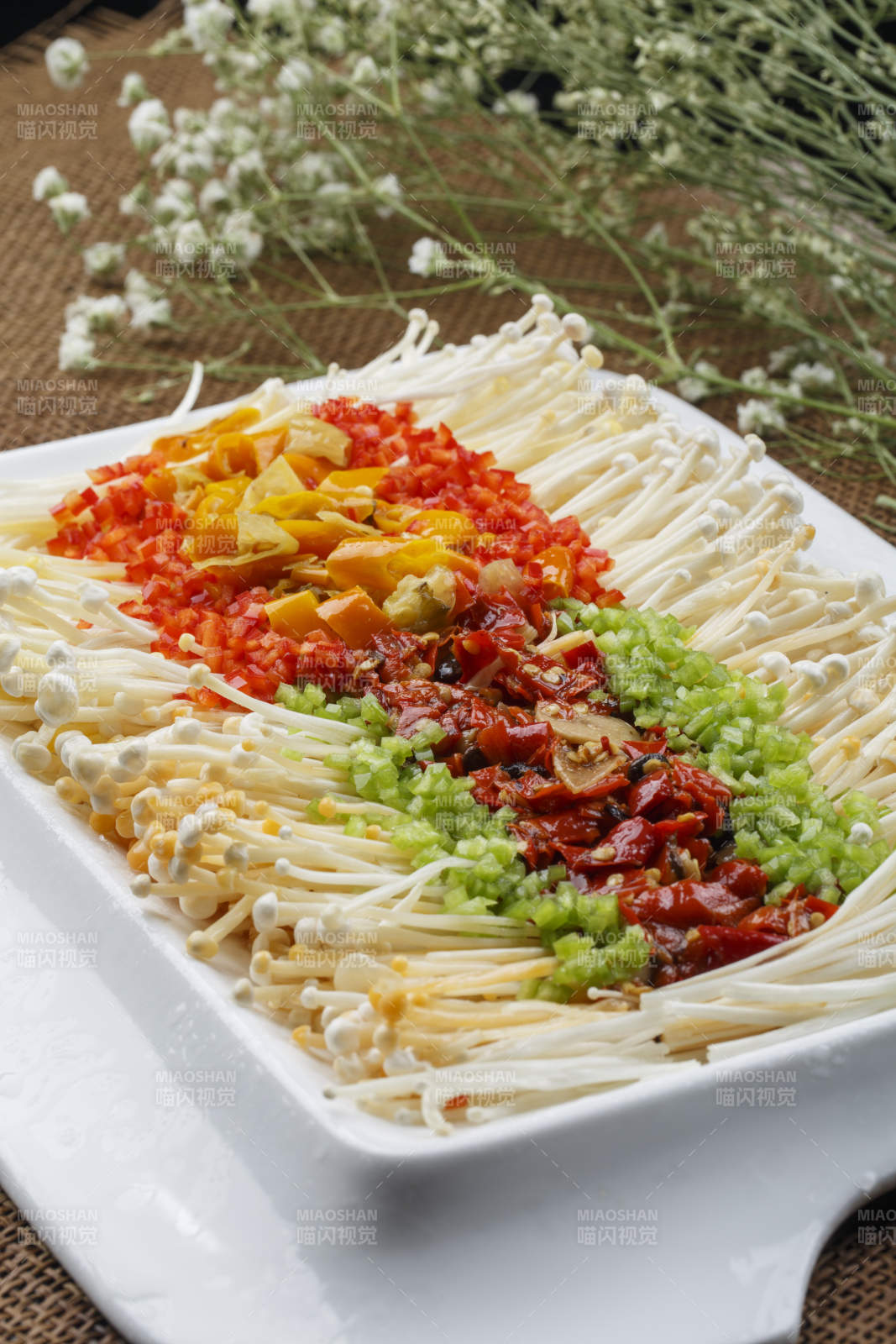 笼屉里摆放的精品肉夹馍图片