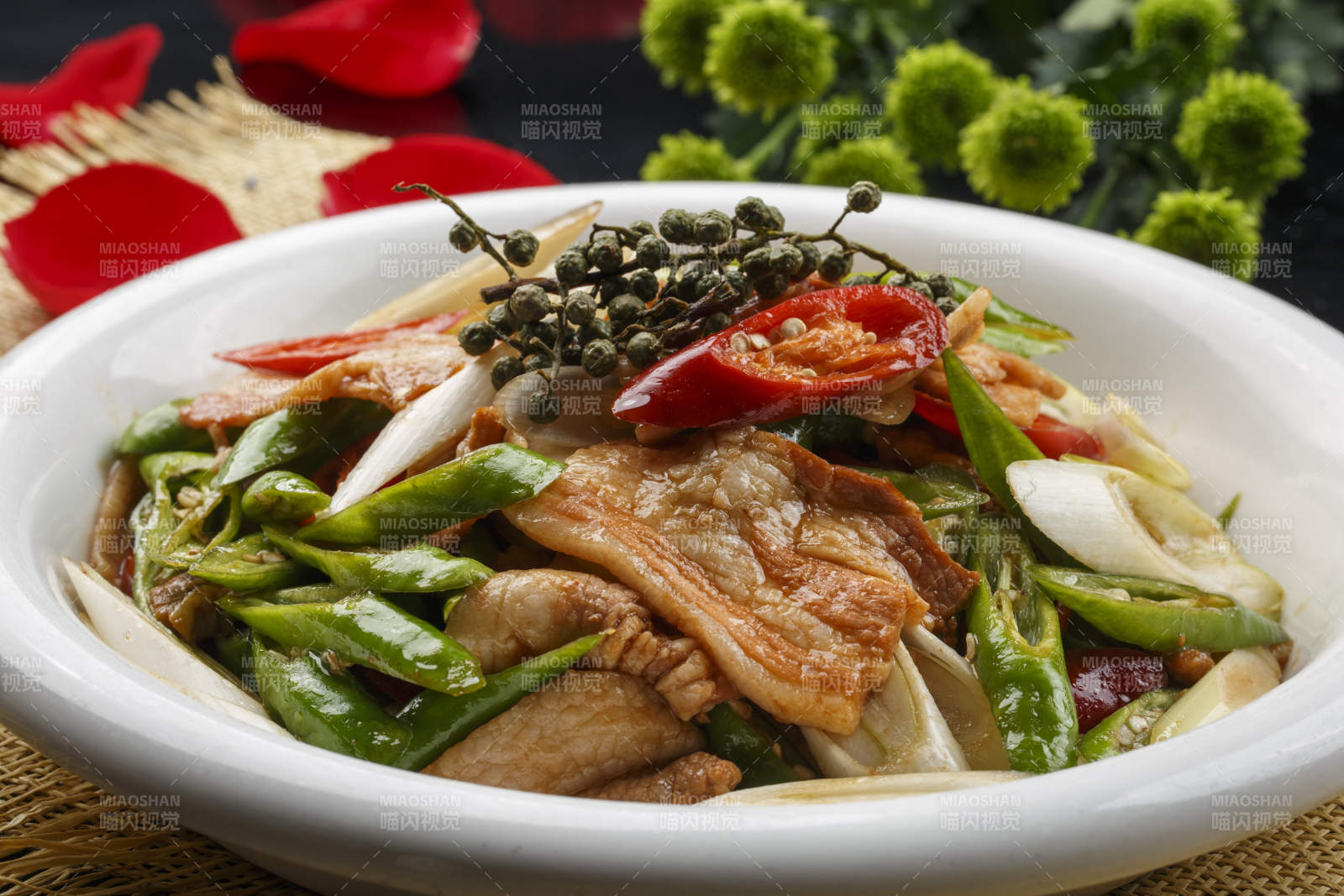 锡纸砂锅装的锅仔铁棍山药图片