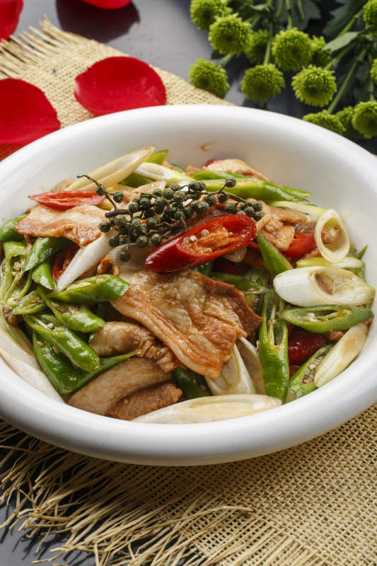 锡纸砂锅装的锅仔铁棍山药图片