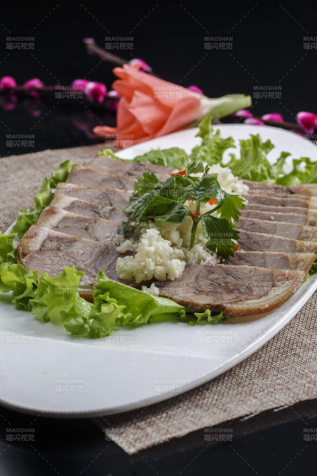 蒜泥冷切猪肘花图片