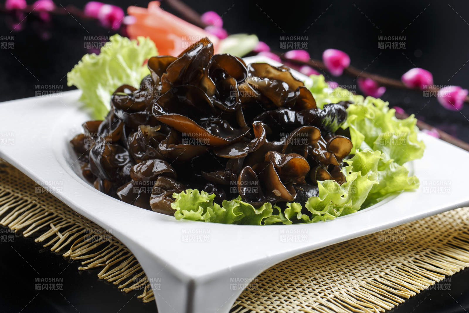 手撕卤味小驴肉图片