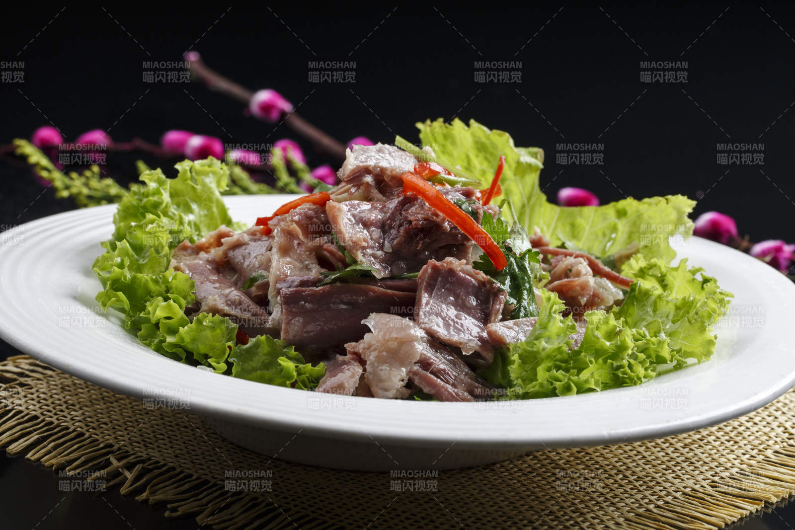 手撕卤味小驴肉图片