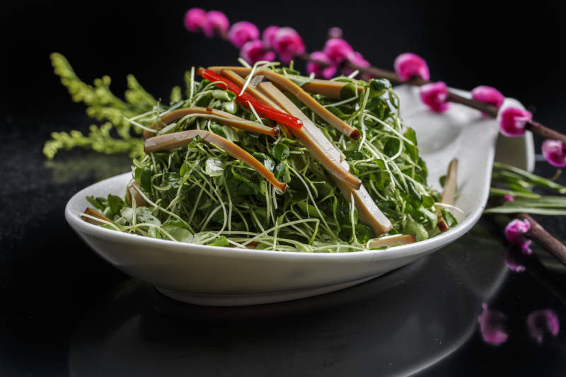 香椿苗拌烟熏豆腐干图片