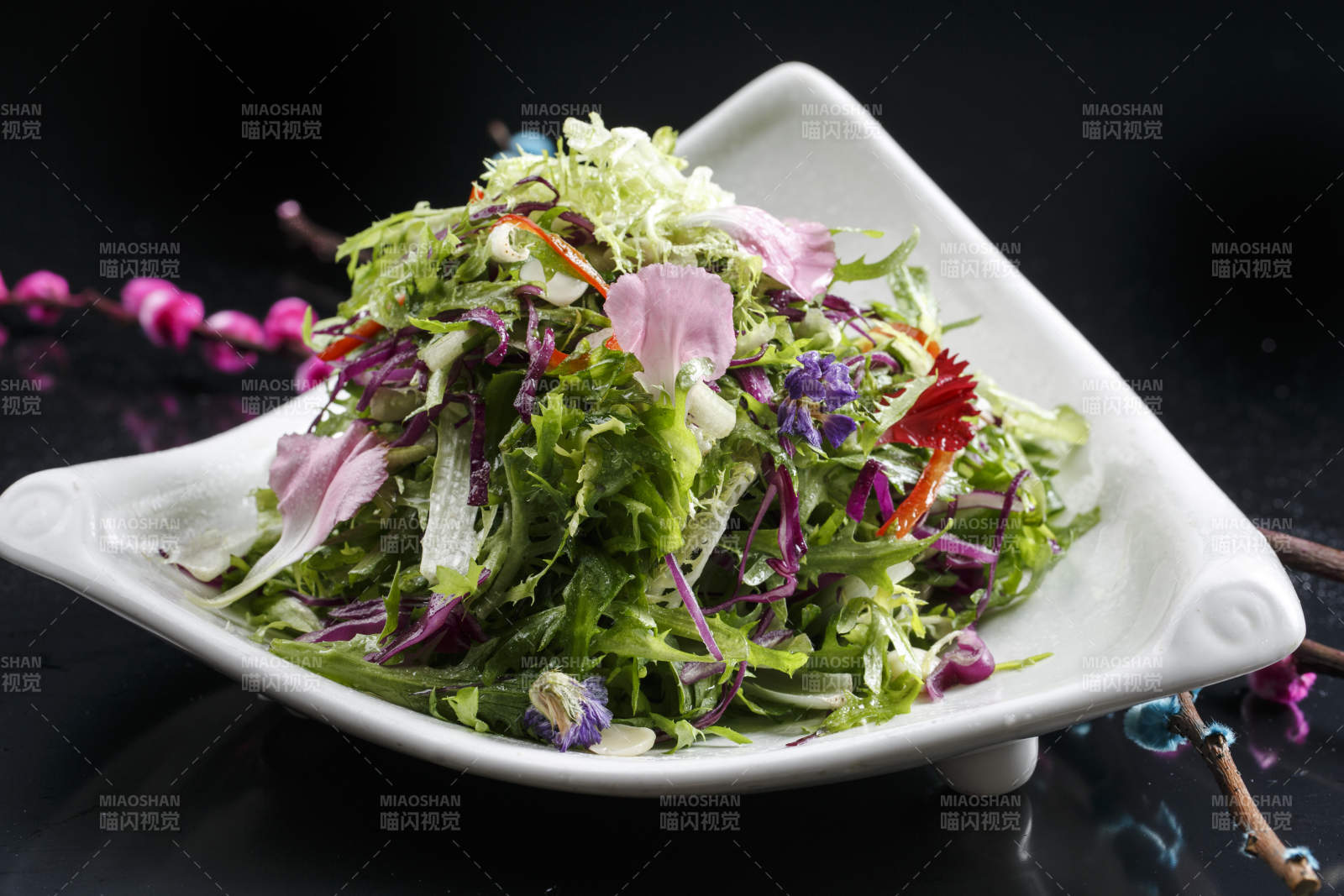 浇汁麻酱时蔬大拌菜图片