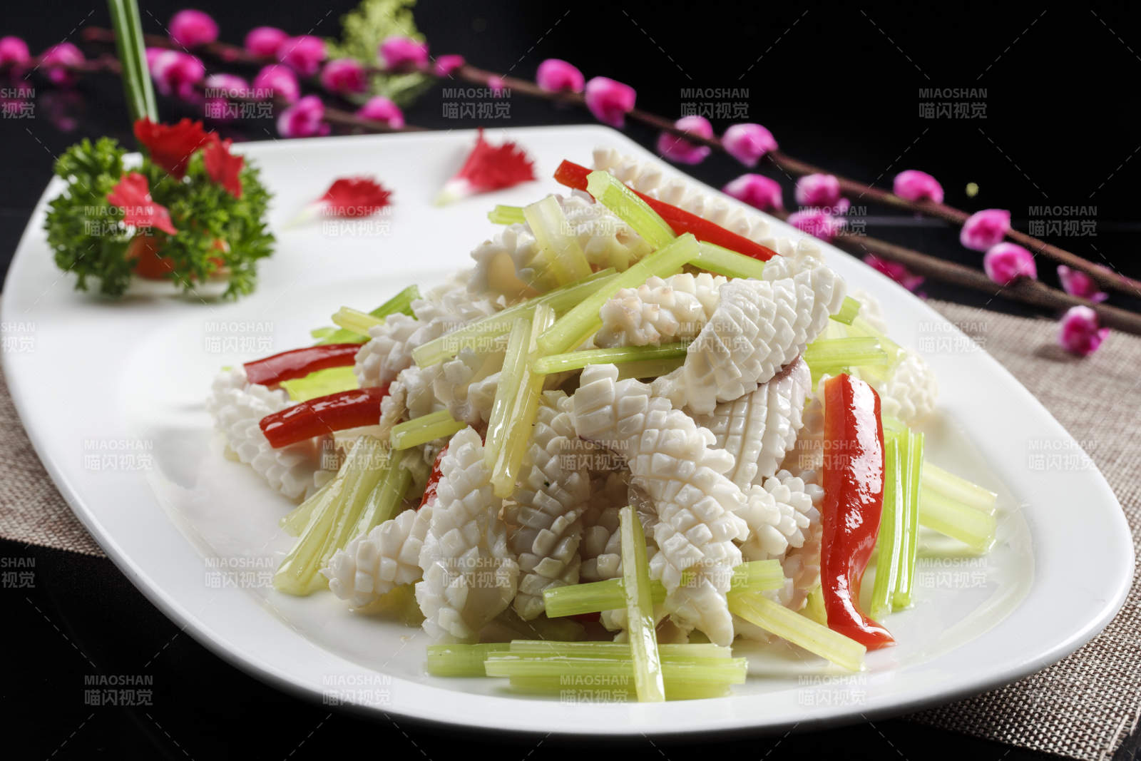 西芹彩椒爆鱿鱼图片