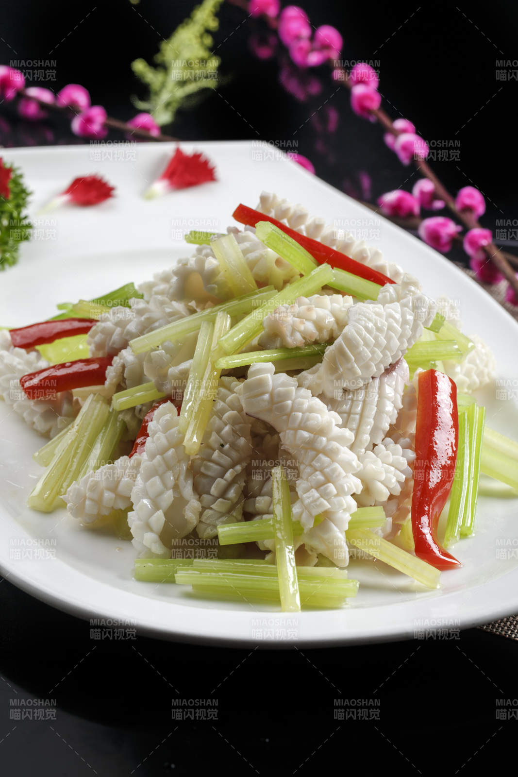 西芹彩椒爆鱿鱼图片