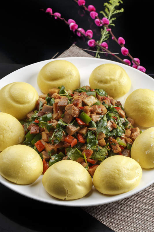 窝头韭菜炒熏肉粒图片