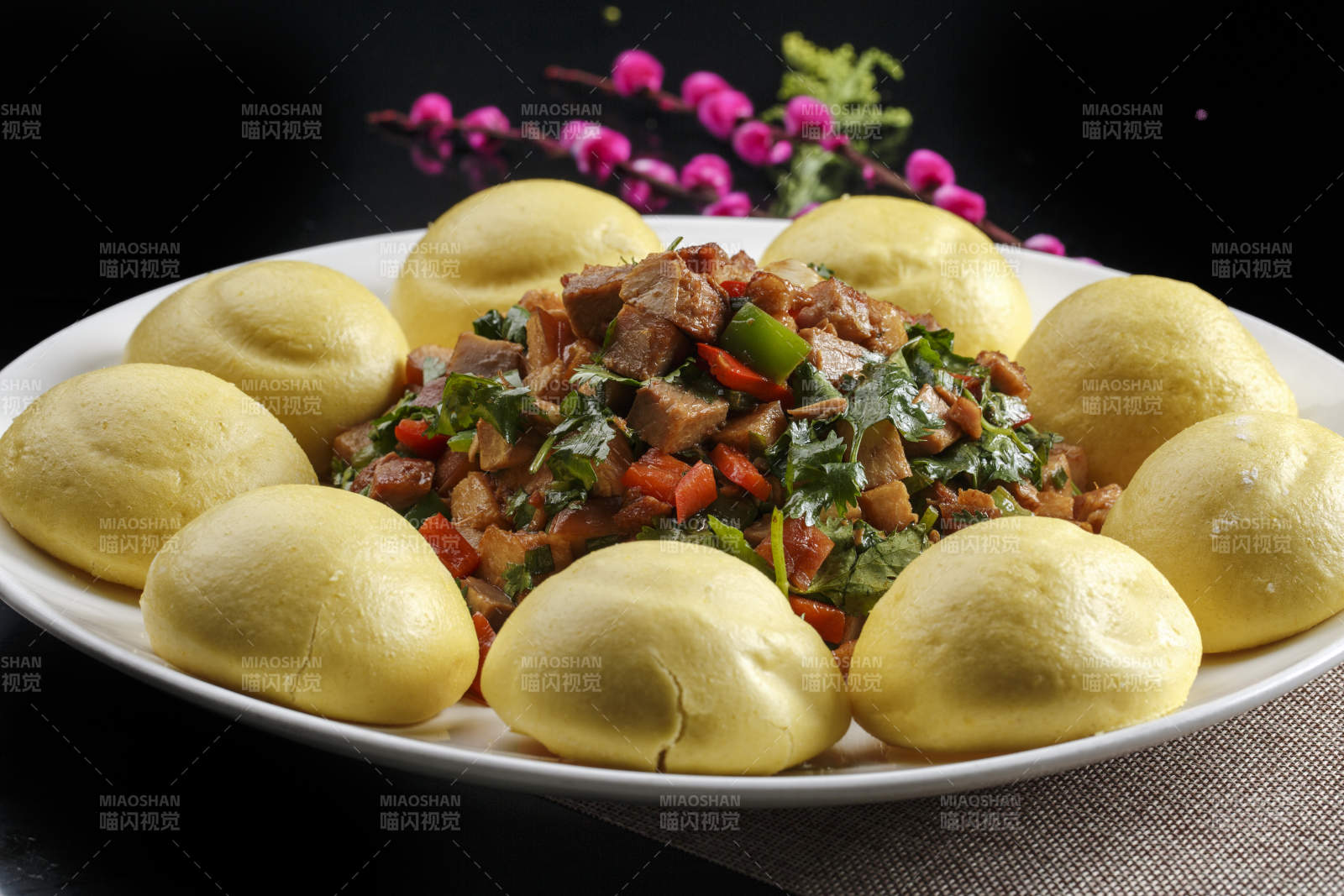 窝头韭菜炒熏肉粒图片