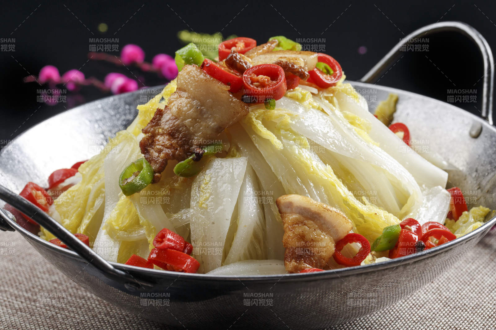 锅仔米椒五花肉炖娃娃菜图片