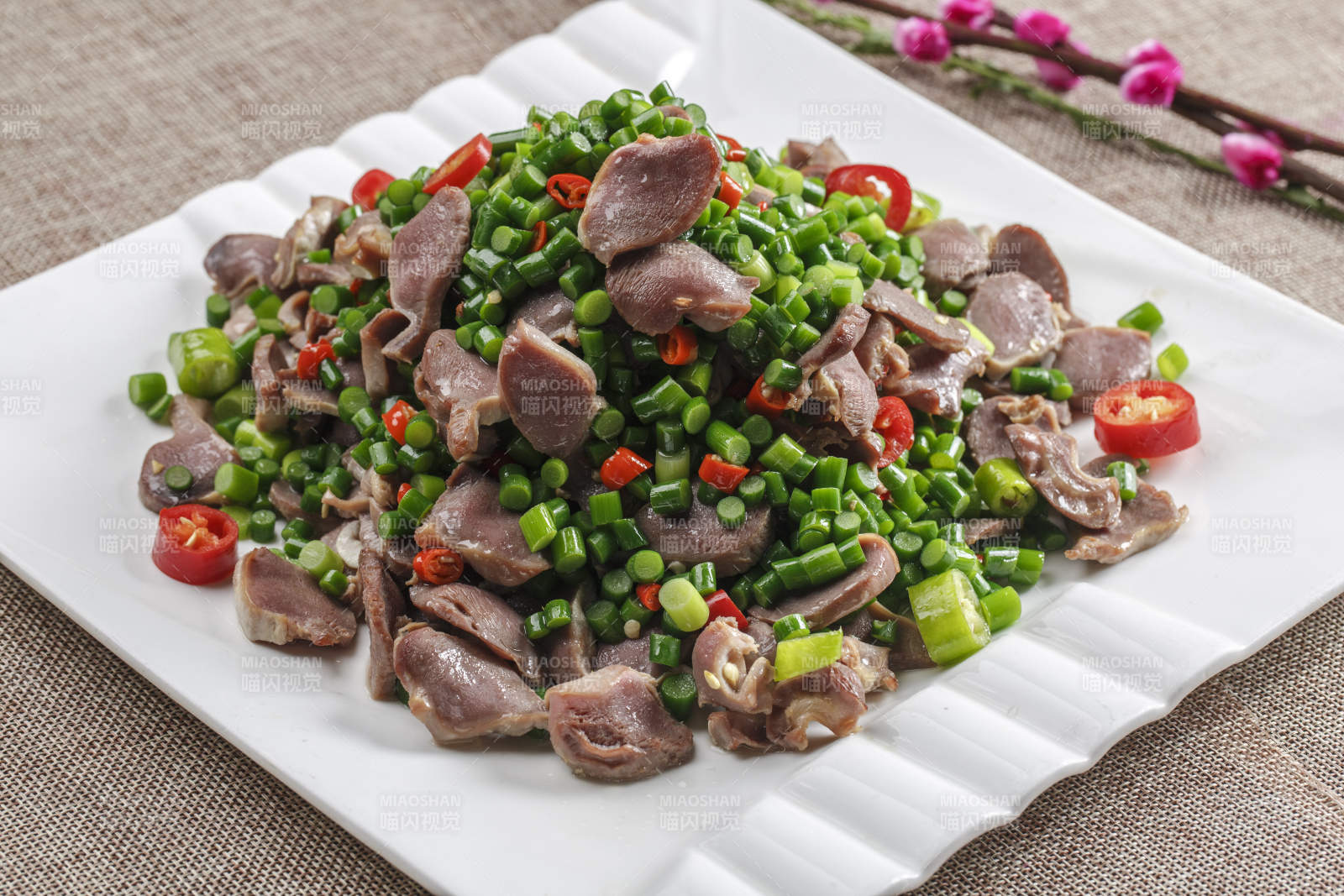 鲜蒜薹米椒爆鸭胗图片