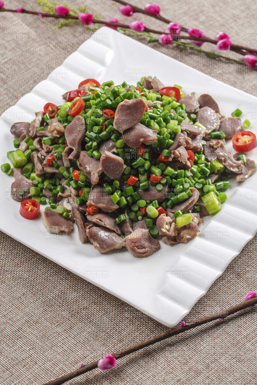 鲜蒜薹米椒爆鸭胗图片