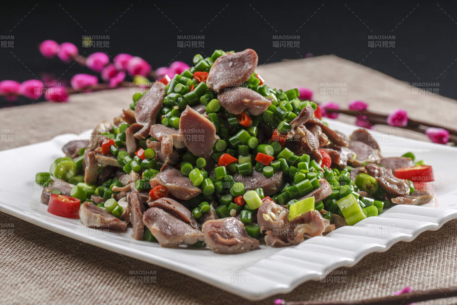 鲜蒜薹米椒爆鸭胗图片
