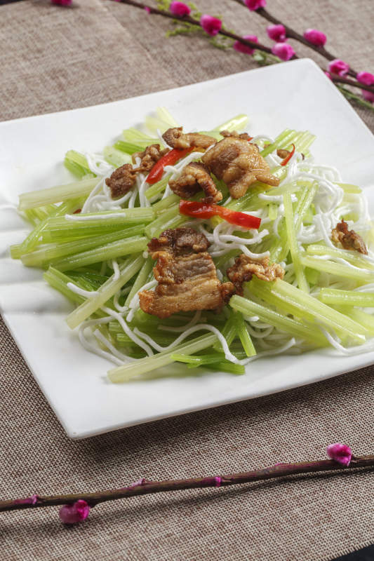 彩椒五花肉炒西芹图片