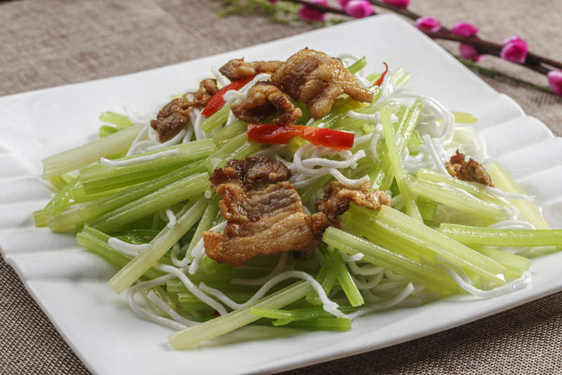 彩椒五花肉炒西芹图片