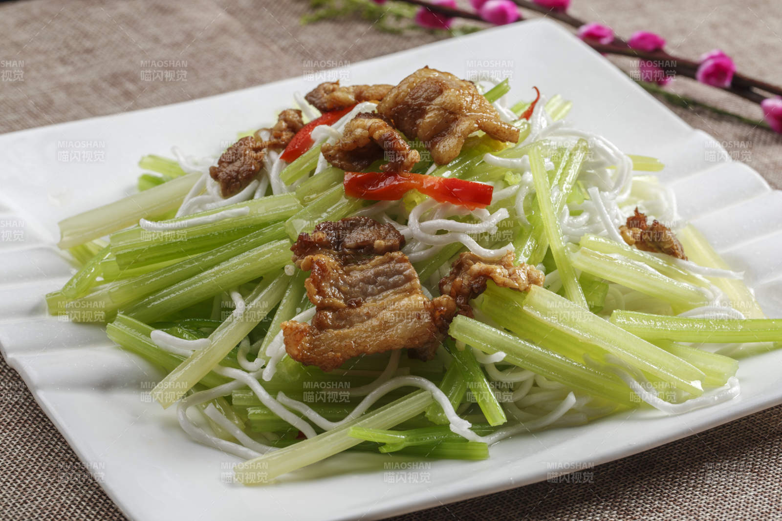 彩椒五花肉炒西芹图片