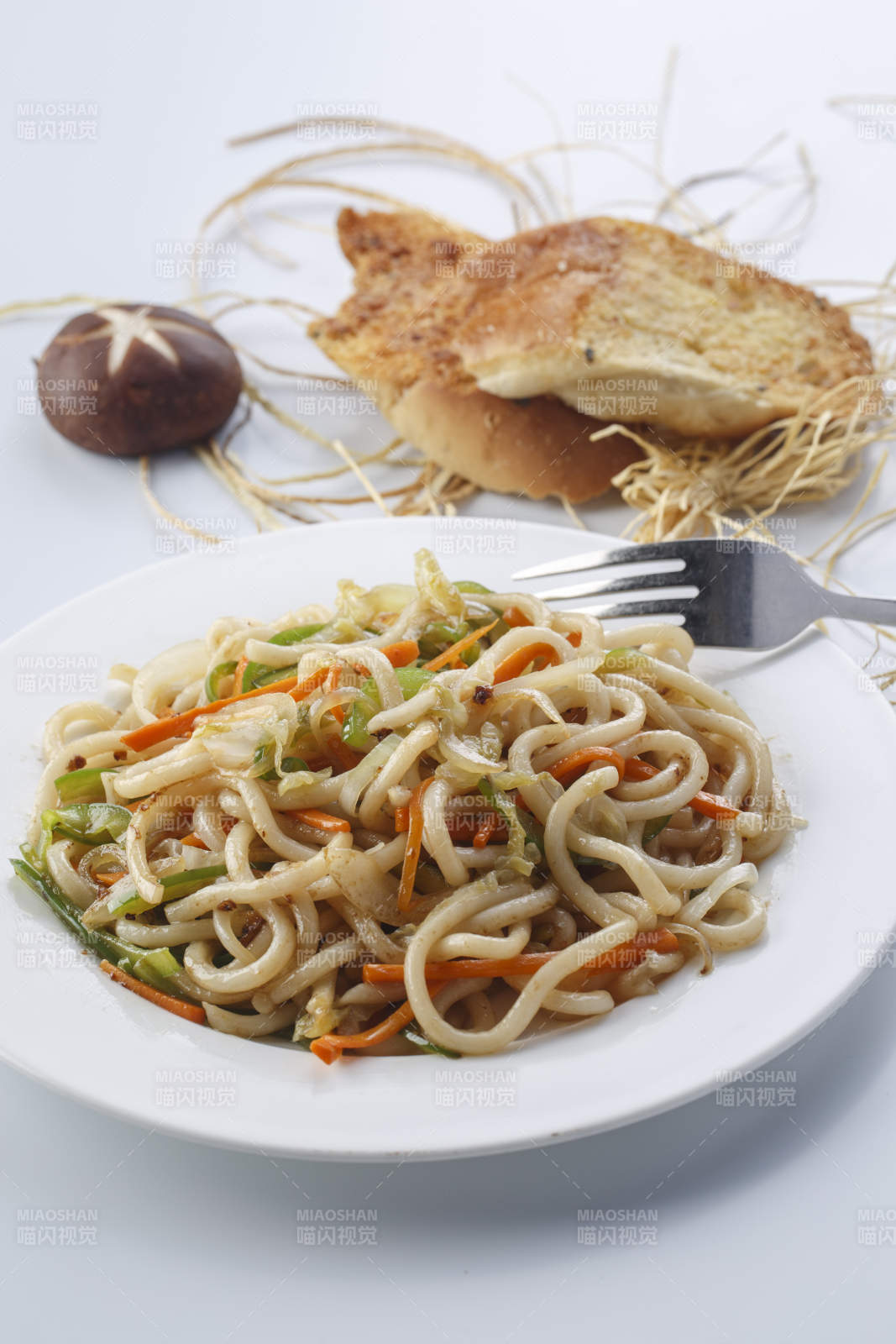 培根丝炒乌冬面图片