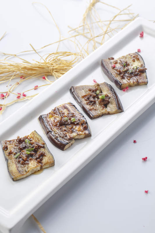 铁板刷酱2烤茄片图片