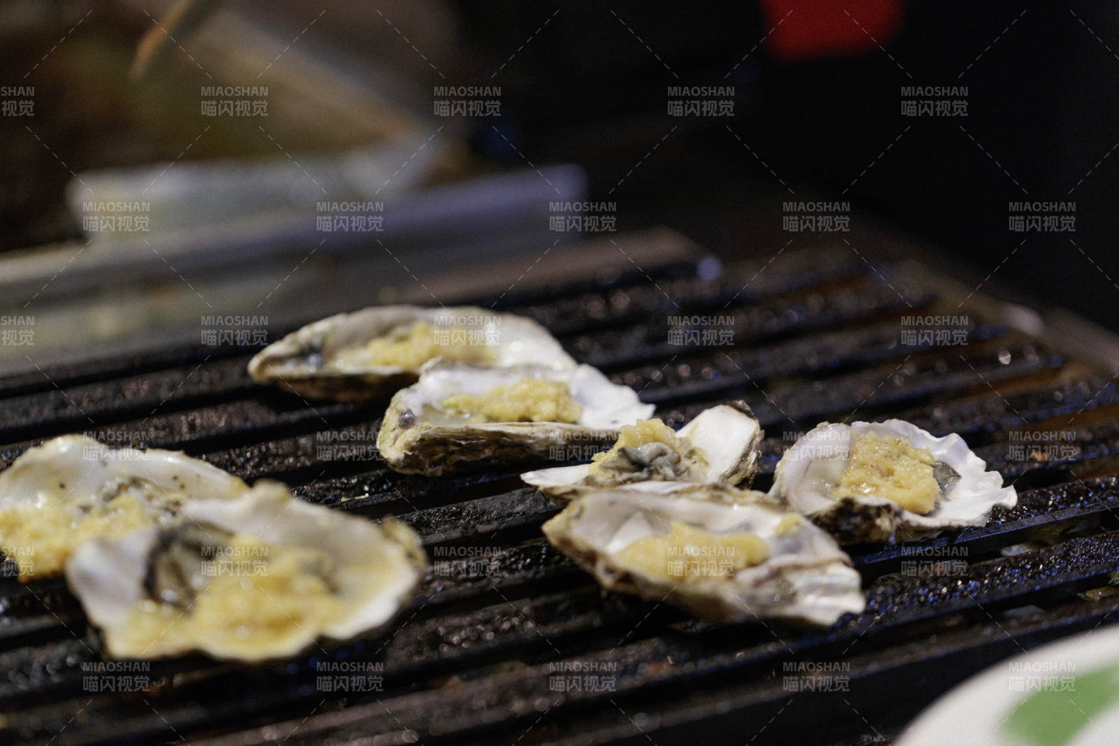 高档自助餐日式料理餐台摆放的寿司图片