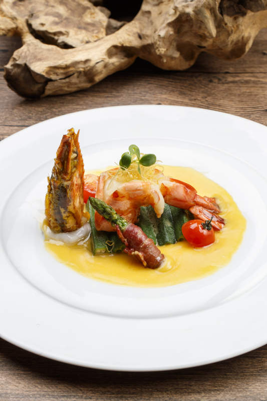 浇汁阿根廷红虾配芦笋图片