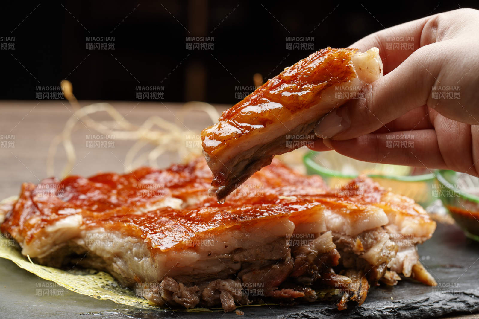 美味碳烤羊排图片
