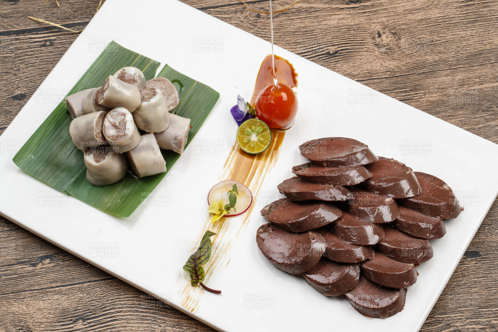 蒙餐红白肠血拼图片