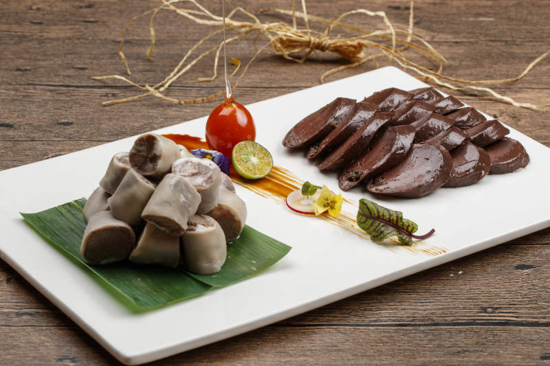 蒙餐红白肠血拼图片