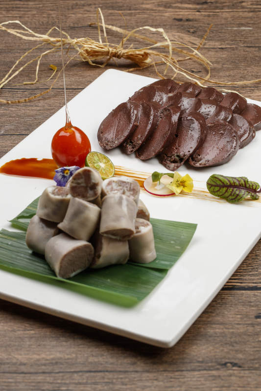 蒙餐红白肠血拼图片