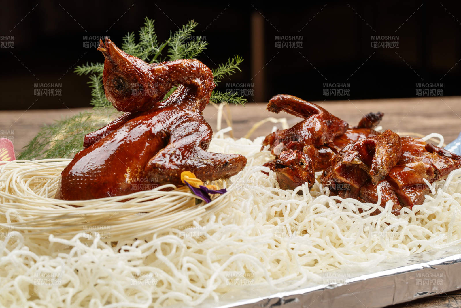 港式烧腊乳鸽图片