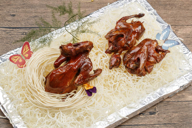 港式烧腊乳鸽图片