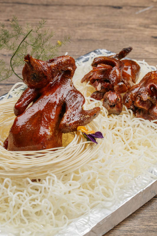 港式烧腊乳鸽图片