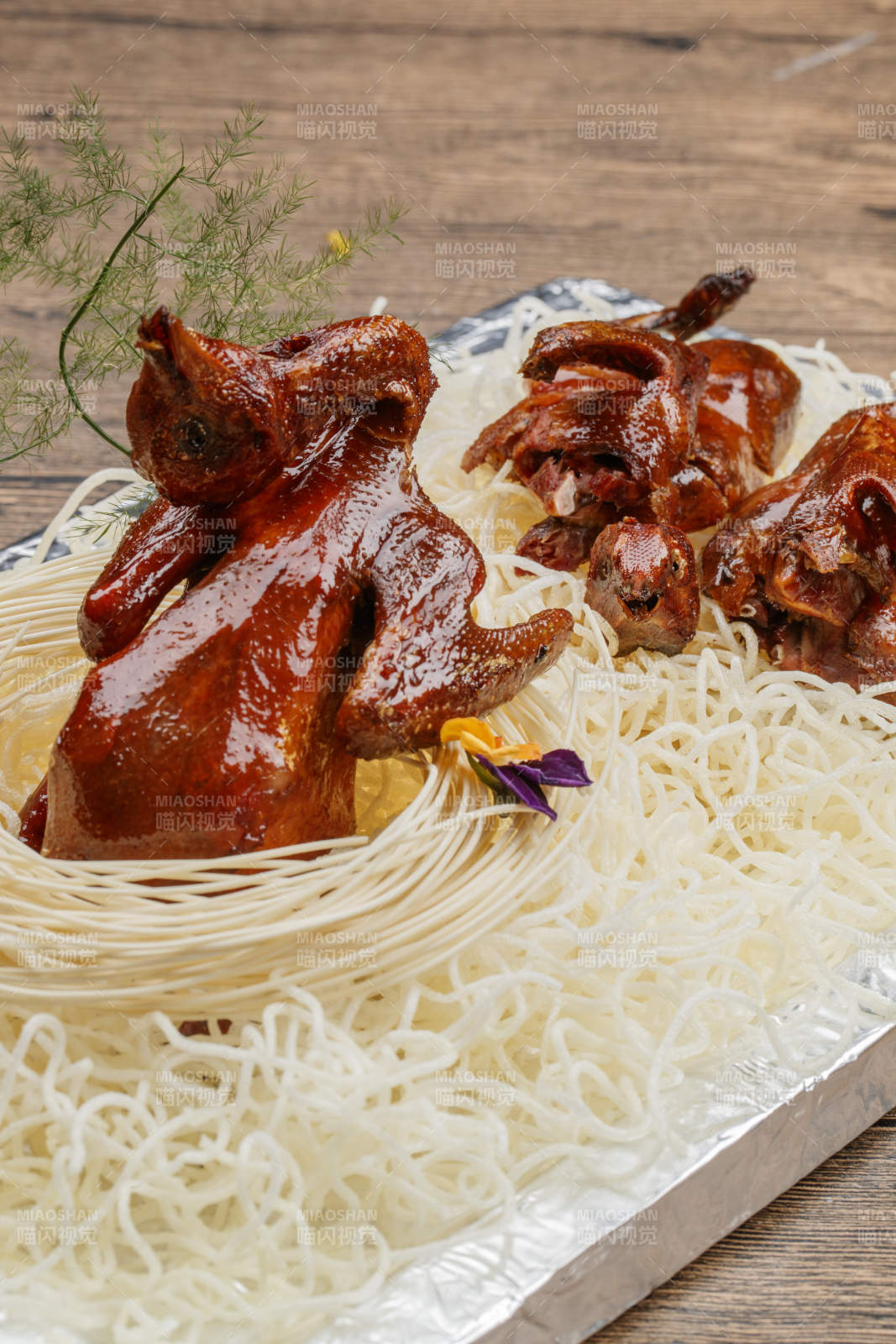 港式烧腊乳鸽图片