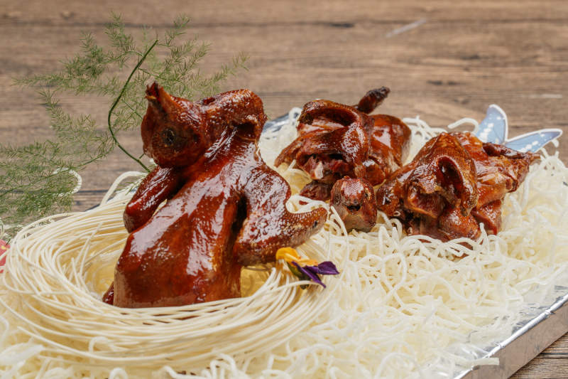 港式烧腊乳鸽图片