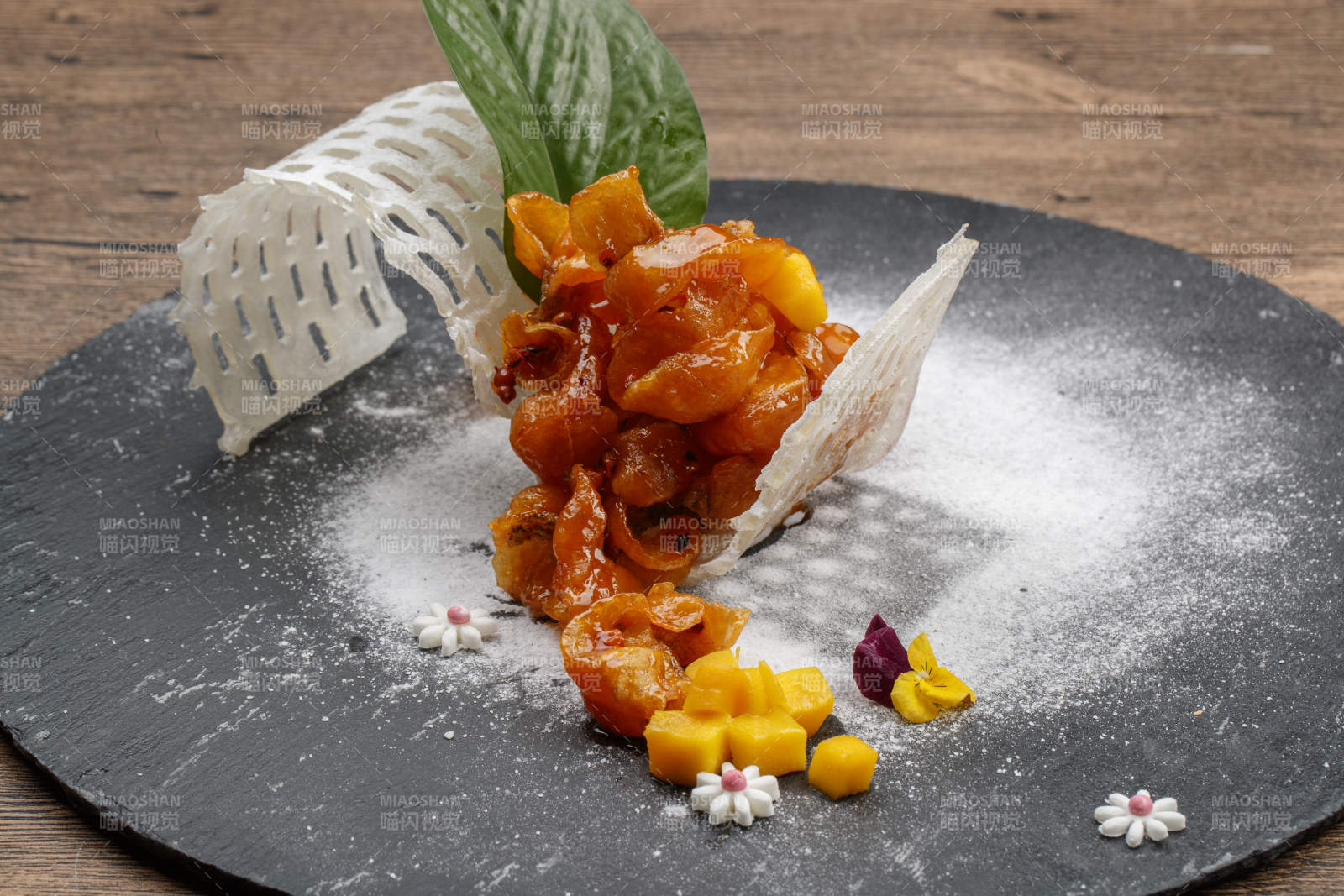 撒粉果脯配鲜果图片