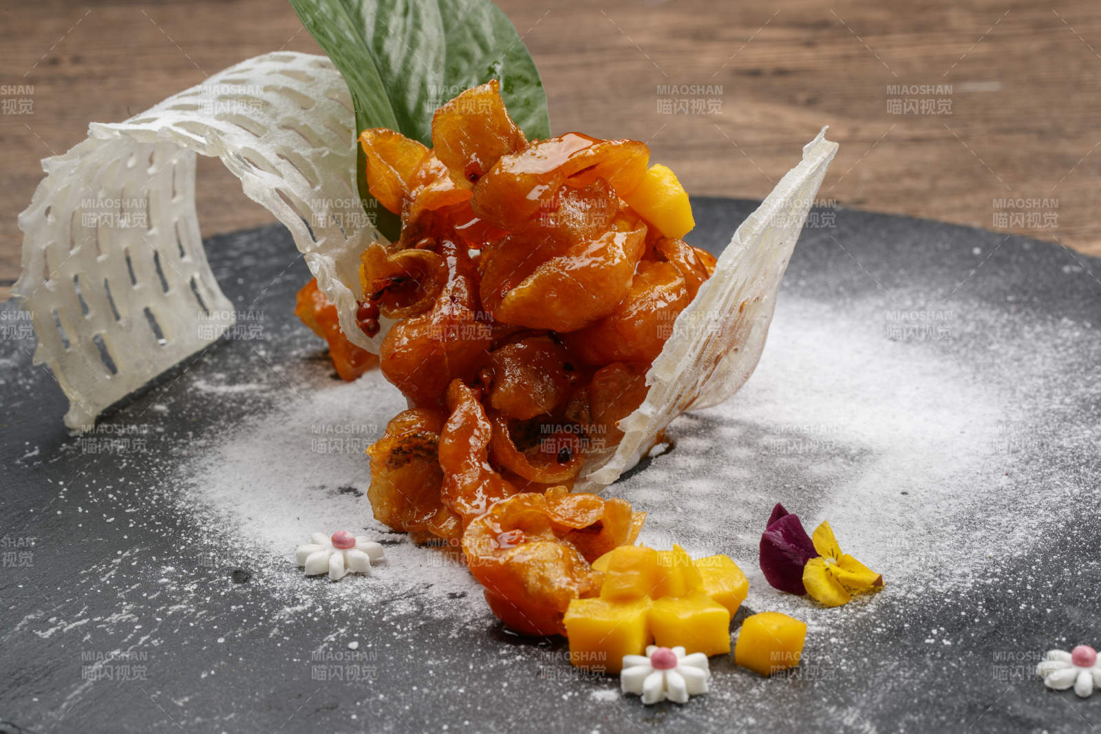 撒粉果脯配鲜果图片