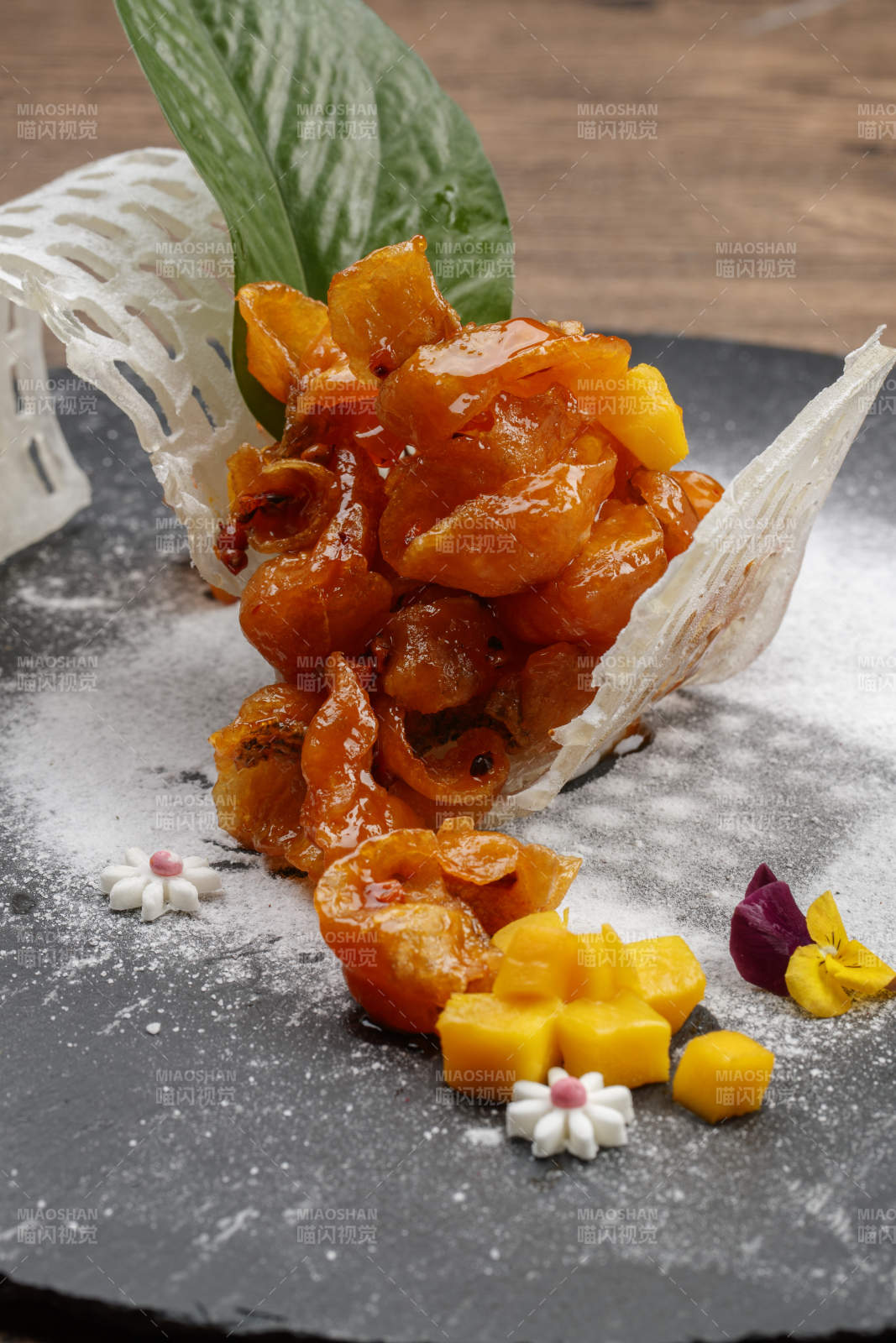 撒粉果脯配鲜果图片