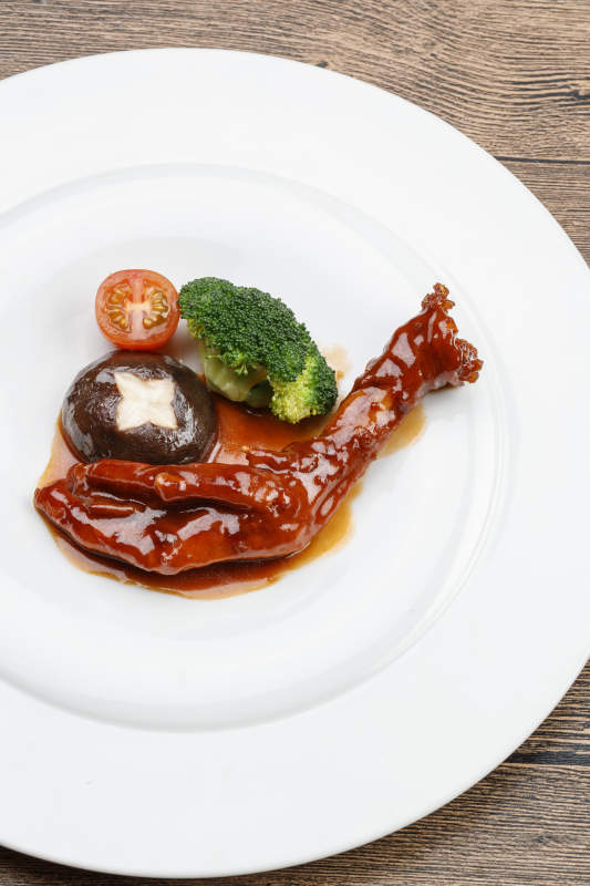 浇汁红焖鹅掌图片